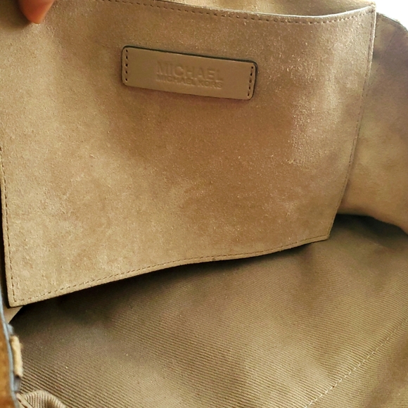 Michael Kors Brown Shoulder Bag with Gold Medallion GUC - Picture 9 of 10